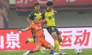 费莱尼在海丁绝命,山东泰山以1-0战胜广州迎来两连胜。