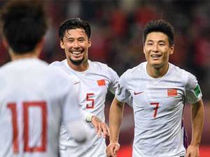 武磊、阿兰都是双人音响,在世界预选赛中国国家队7-0中压倒关岛队