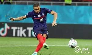 法国媒体：据姆巴佩与巴黎教练莱昂纳多关系恶化，被迫离开球员或球队