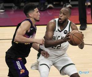 功不抵过！米德尔顿砍29+7+4但5个失误相当致命