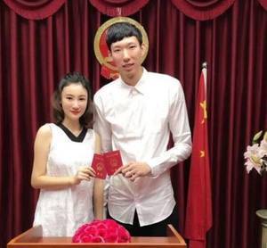 妻子透露<a href='https://https://www.10339.com/shipin/zhouqi/' title='周琦'><span style='color:#3498db'>周琦</span></a>眼睛伤情：未第三次复查 不能总看手机