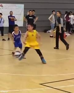 库里IG转发&ldquo;中国小库里&rdquo;视频：这运球技术厉害了