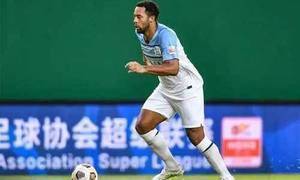 足球报:广州城的外国选手登贝莱想回欧洲踢球,不排除提前解约的可能性。