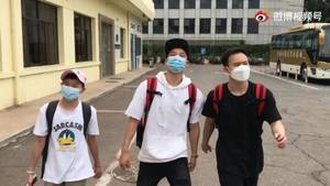 嚣张的步伐😂！陈艾森全红婵谢思埸解除隔离