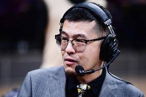 )杨毅)选手打几年回馈父队？ 这个时间的劳资双方应该讨论