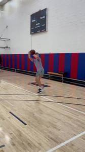 能猜到模仿的是谁吗?白模仿帝模仿NBA一球员打球动作