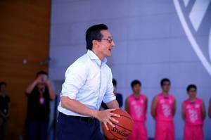蔡崇信<a href='https://https://www.10339.com/shipin/lanqiu/' title='篮球'><span style='color:#3498db'>篮球</span></a>奖学金计划每年资助10名菁英少年赴美留学
