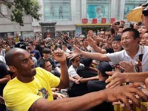 60E球迷跟你开玩笑?科比也不知道为何他在中国如此受欢迎