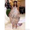 灯球造型~ 科比大女儿娜塔莉娅出席Met Gala