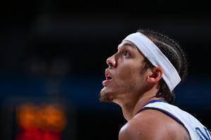 无冕之王!NBA官方晒图祝阿隆-戈登生日快乐