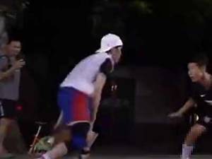 这才是真的唱跳rap篮球,萧敬腾实战大秀球技