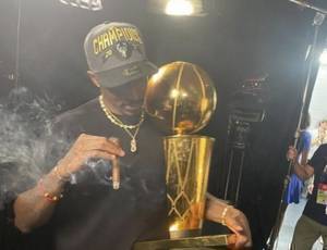 冠军文化!莱德杯高尔夫赛现场 有球迷大喊“Bucks In 6”