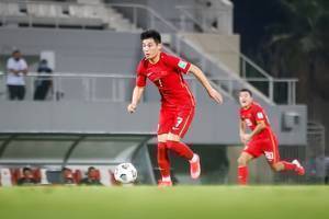 记者:两队防守都有问题,预测国足1-1战平越南