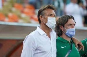 记者:沙特队主帅雷纳德20年前曾在甲A担任体能教练