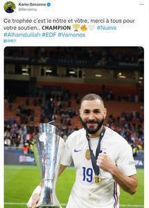 <a href='https://https://www.10339.com/zuqiuzhibo/benzema/' title='本泽马'><span style='color:#3498db'>本泽马</span></a>晒奖杯致谢球迷：冠军是我们的，也是你们的