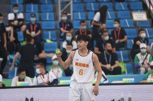 国内媒体：三名女子篮球代表队选手杨舒予签约airJordan
