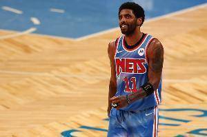 欧文说他既不是对篮球、队友或NBA不满，也不是想发表政治声明