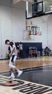 这天赋如何?曾凡博发展联盟训练集锦 弹跳出色冲2022选秀大会