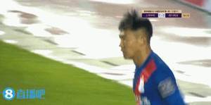 半场-赵明剑助攻杨旭头球破门 申花1-0领先四川