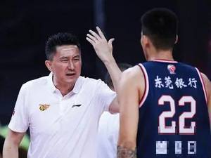 你硬一点行不行在耳边萦绕！阿日进攻被帽还走步杜锋无奈笑了