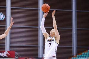 变革组织前锋张镇麟18中8位获得19分7板6失误