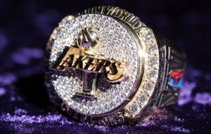 “雄鹿顶个球！”——一文看NBA总冠军戒指进化史