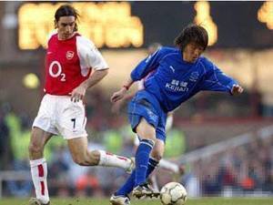 强硬!看看当年李铁如何正面防守英超巨星