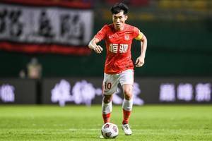 粤媒：体育总局考察团调研<a href='https://https://www.10339.com/zuqiuzhibo/guangzhou/' title='广州'><span style='color:#3498db'>广州</span></a>，郑智以小球员家长身份提出建议
