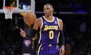 韦斯特布鲁克: 10次失误的问题出在我身上。 我今天没能守住好球
