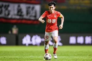 粤媒：体育总局考察团调查广州，郑智作为小玩家家长提出的