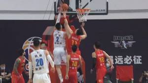沈梓捷篮下再次大帽前队友李慕豪 随后贺希宁反击上篮打三分