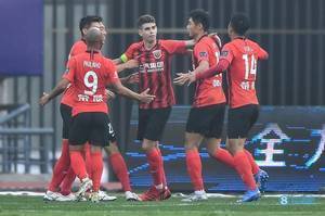 足协杯-奥斯卡助攻大四喜后与孙世林双双染红 海港5-1申花占先机
