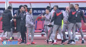足协杯-奥斯卡助攻大四喜后冲突染红 海港5-1申花占先机