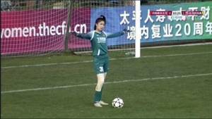 女超联赛门将开门球太得瑟 惨遭对手绝平