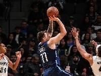 三点错误！ 唐奇25投10中3分12中3分23分12篮板7助攻2中锋