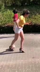 美女这球感在国内能踢得上主力吗?