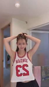 你觉得今年哪个队会赢?宫河麻耶:我想是勇士队!😍