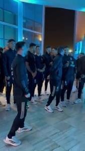 人声鼎沸!梅西率阿根廷全队与迎接他们的球迷互动
