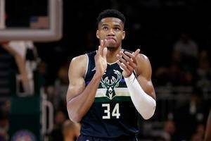 字母出场30分钟砍下至少30分20板5助 自ABA与<a href='https://https://www.10339.com/lanqiuzhibo/NBA/' title='NBA'><span style='color:#3498db'>NBA</span></a>合并以来首位