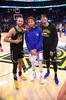 库里晒与弟弟&妹夫合照：家庭的事情！感恩节快乐！