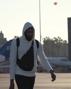 论颜值谁是MVP?湖人型男们前往萨克拉门托