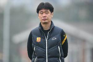 记者:李霄鹏当初竞聘时一度排第一,但因足协杯0-3输球无缘帅位