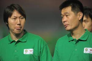 记者:李霄鹏最希望接手足球中国国家队的武汉队已经开始寻找替代者