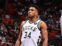 失常!字母哥投篮13中4&三分2中0仅得15分6板4助 罚球12中7
