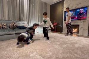 父子的时间！ 梅西&ldquo;玩&rdquo;了三个儿子，马特奥刀锋弟弟小白