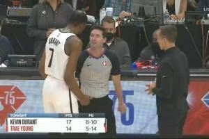 手感火热!杜兰特上半场10中8射落17分 但也有5失误