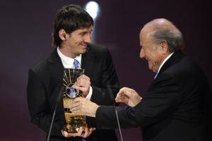 梅西于2009年首次加冕FIFA世界足球先生