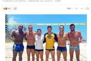 韩国媒体报道艾克森回到巴西:在中国拿到高薪后，他笑得像朵花
