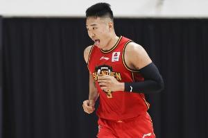 发挥亮眼!贺希宁16中6&罚球13中10得到22分6板 正负值 32