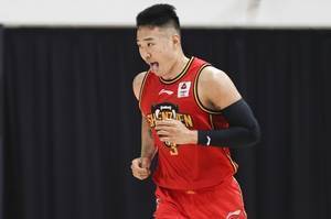 发挥亮眼！贺希宁16中6&罚球13中10得到22分6板 正负值 32